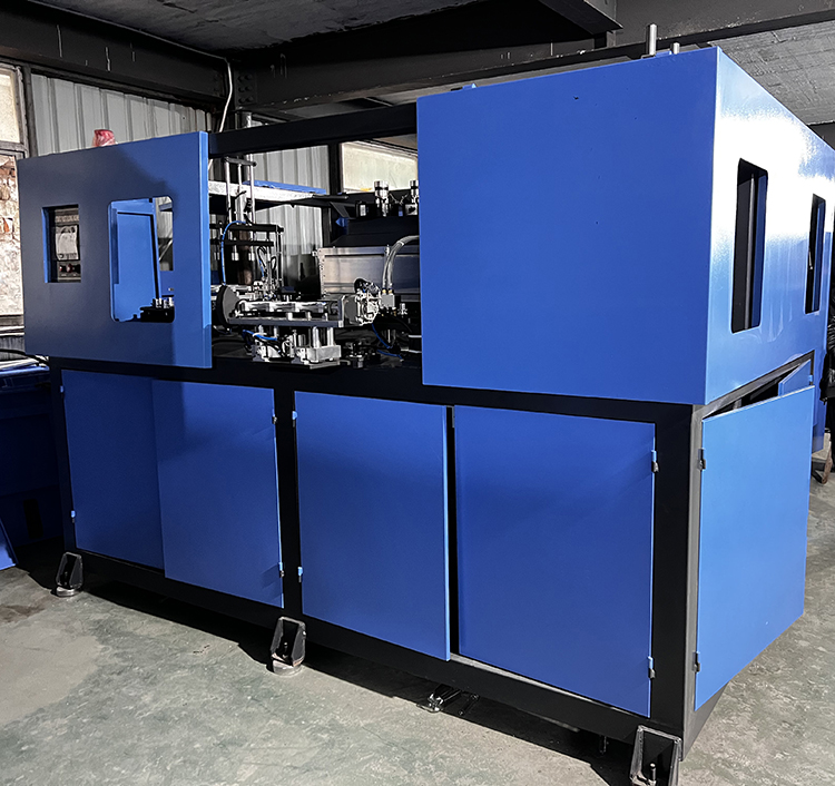 4-cavity blow molding machine packaged and sent to Russia 2022.06.09