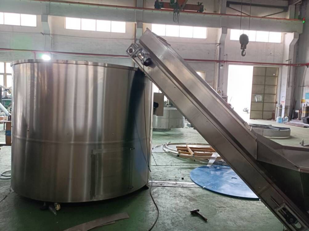 Bucket water filling production line, screen printer, cooled water chiller and laser code printer are packed to Qatar 2023/11/7